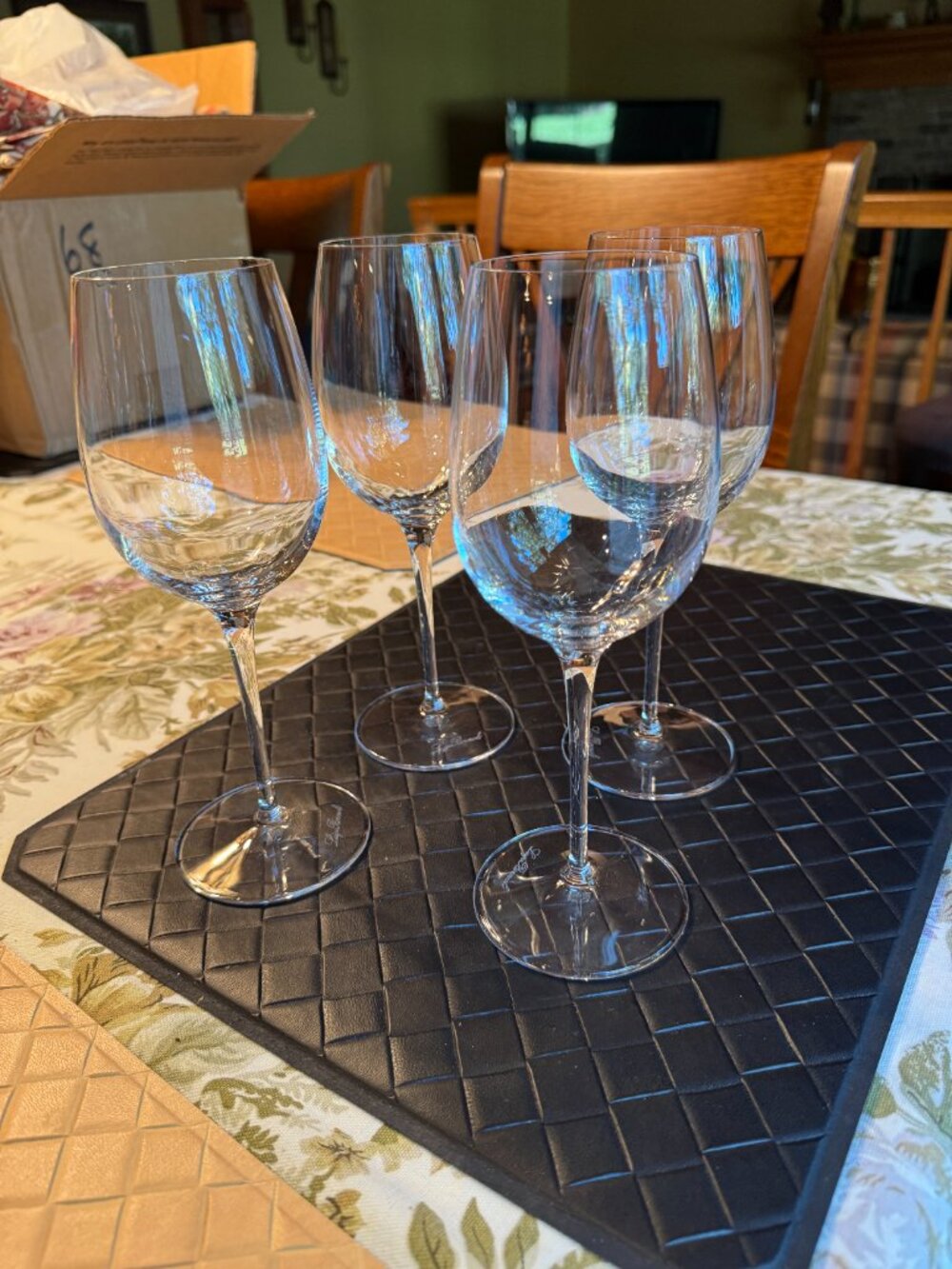 Set of 4 Luigi Bormioli Wine Glasses 14 oz 9" high Clear Signed